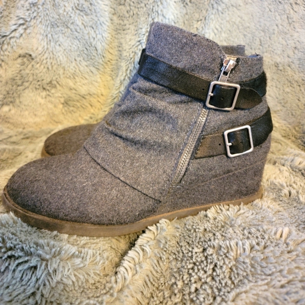 Size 10 Wool Ankle boots. Wedge style.
